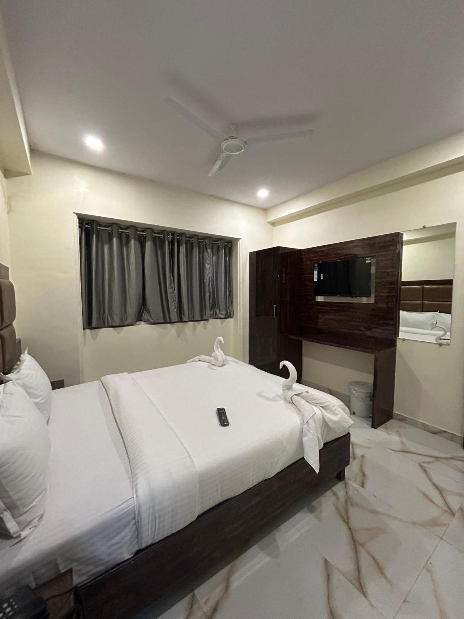 Hotel Rinza Residency Mumbai  Buitenkant foto